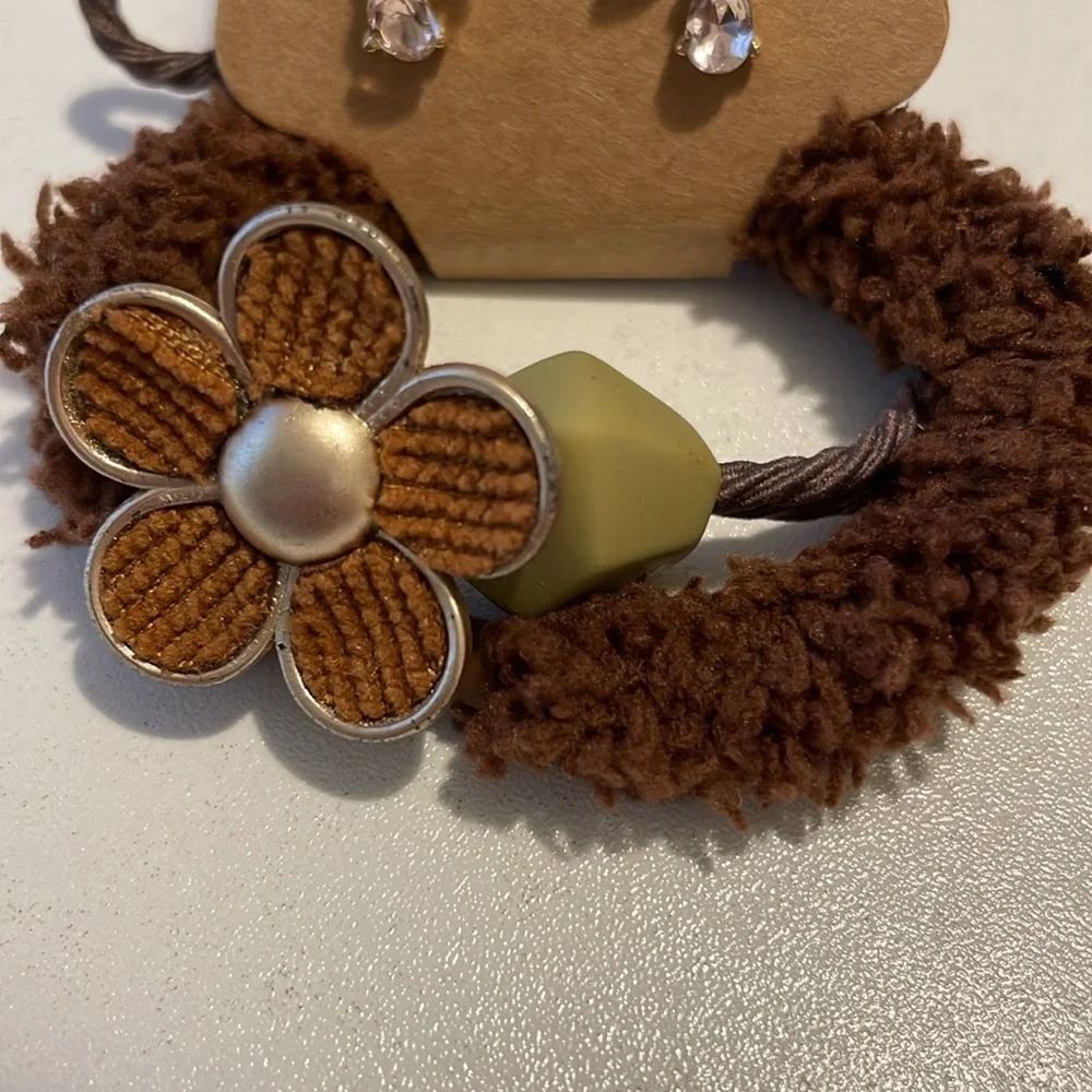 Earrings and Hair Accessories Set